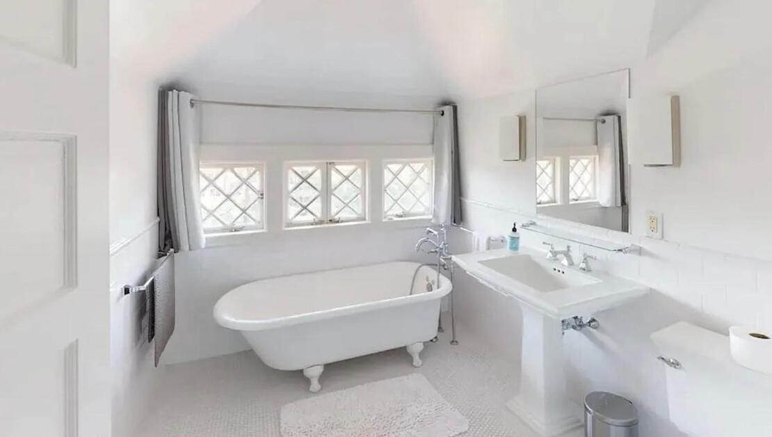 Gorgeous 5 Bedroom Boston Home Chestnut Hill المظهر الخارجي الصورة